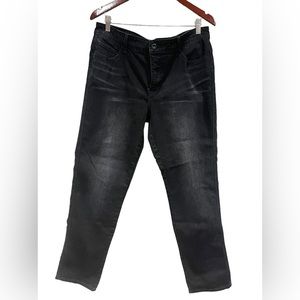 Levis Flatters & Flaunts Skinny Leg Size 33 Waist and 32 Length Black